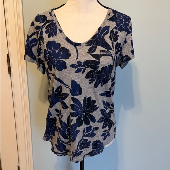 Ann Taylor Tops - Ann Taylor LOFT T-Shirt